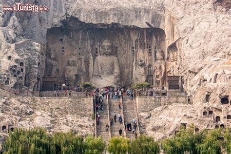 Il Tempio di Longmen: Un'oasi di pace e bellezza architettonica millenaria!