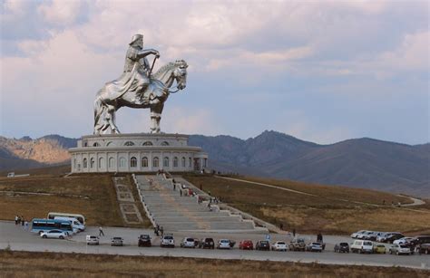  Il Mausoleo di Genghis Khan: Un Omaggio Monumentale alla Leggenda Mongola!