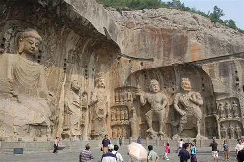  Il Santuario di Longmen: Un viaggio nella storia e nell'arte scultorea!