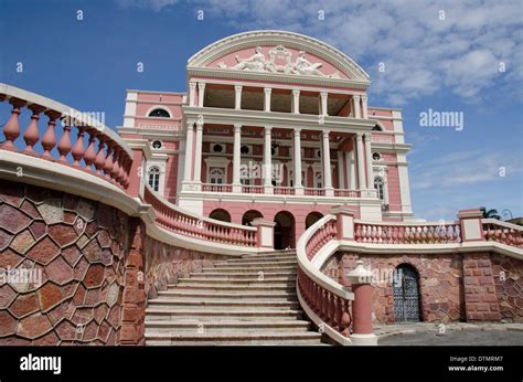  Il Teatro Amazonas: Un Gioiello Neoclassico nel Cuore della Foresta Amazzonica!