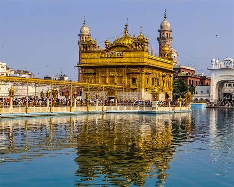  Il Templo della Madre Divina! Una gemma spirituale e architettonica nel cuore di Amritsar