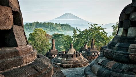  Il Tempio di Wuyan: Un gioiello nascosto tra storia e natura selvaggia!