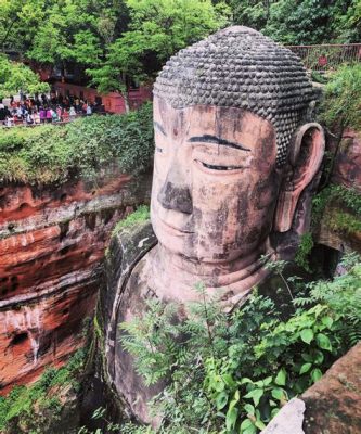 Il Grande Buddha di Leshan: un gigante scolpito nella pietra che domina il fiume Min!